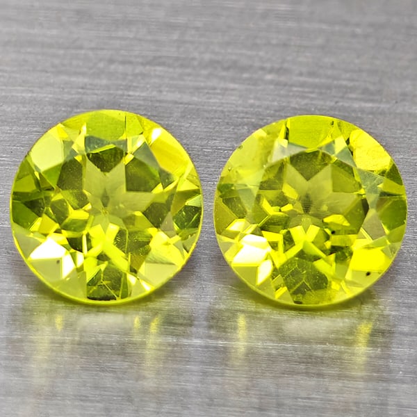 Natural Green Peridot Gemstones 1.51 Ct. 2 Pcs. Round Shape 5.3 Mm.: Product ID: 805317648 Product Name: Natural Weight: 1.51 CT. Size: 5.3 x 5.3 x 3 MM. Shape: Round Shape Color: Green Clarity:VSI Luster: Good Gems Origin: Pakistan Treatment: Unheated Crystal Structur