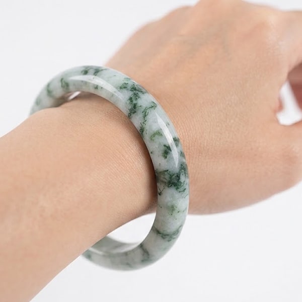 Natural Green Jade Gemstones 360.13 Ct. Bangle Round Cabochon Shape Diameter 57 mm.: Product ID: 819813499 Product Name: Natural Jade Weight: 360.13 CT. Size: 72 x 57 x 16 MM. Shape: Round Color: Green Clarity:Opaque Luster: Good Gems Origin: Thailand Treatment: Unheated Crystal Struc