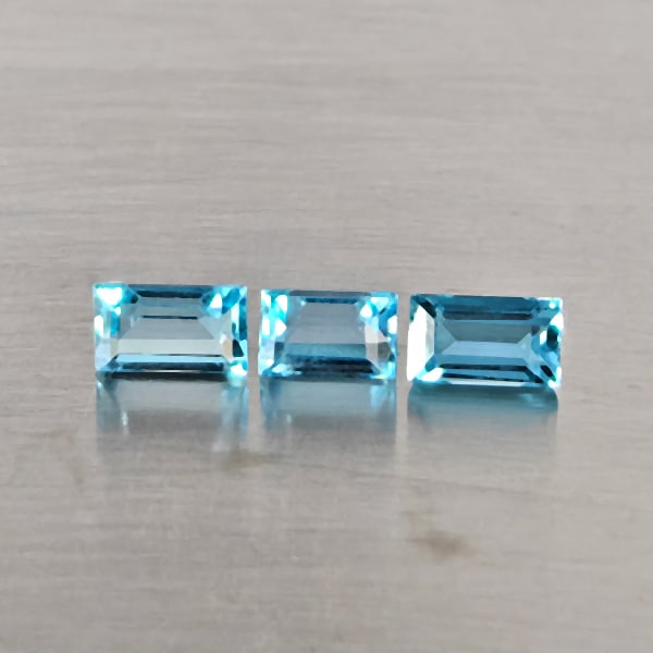 Natural Blue Topaz Gemstones 2.40 Ct. 3 Pcs. Baguette Shape 5.2 x 3 Mm.: Product ID: 807169129 Product Name: Natural Blue Topaz Weight: 2.40 CT. Size: 5.2 x 3 x 2.6 MM. Shape: Baguette Color: Blue Clarity:VSI - SI1 Luster: Good Gems Origin: Brazil Treatment: Treated Crysta