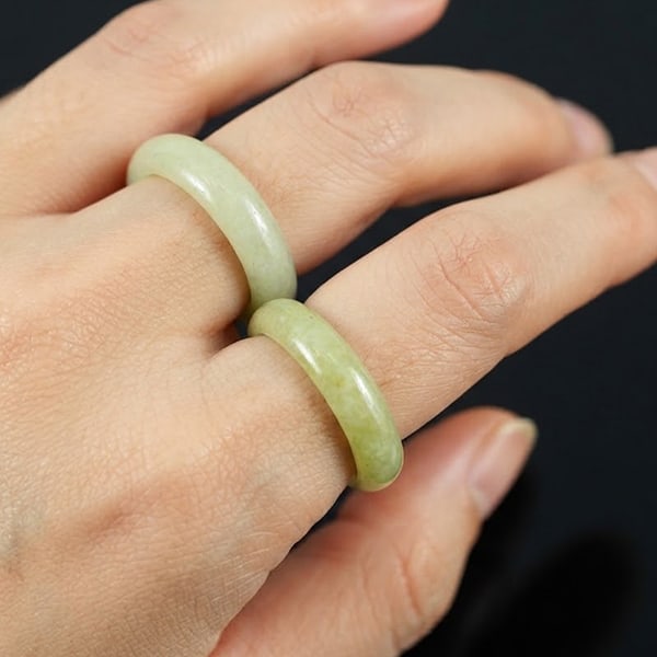 Natural White Green Jade Gemstones 25.27 Ct. Round Cabochon Shape Ring Size 5: Product ID: 819809481 Product Name: Natural Jade Weight: 25.27 CT. Size: 21 x 21 MM. Shape: Round Color: White Green Clarity:Opaque Luster: Good Gems Origin: Thailand Treatment: Unheated Crystal Struc