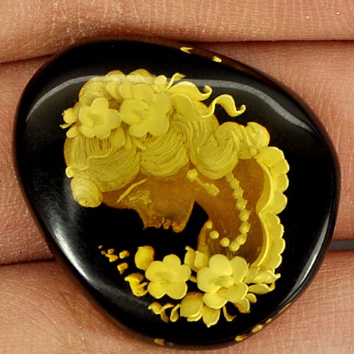 Natural Women In Brown Yellow Amber 10.33 Ct. Pear Cabochon Shape 25 x 21 Mm.: Product ID: 819005220 Product Name: Natural Amber Weight: 10.33 CT. Size: 25 x 21 x 6 MM. Shape: Pear Cabochon Color: Yellow Clarity:Semi - Transparent Luster: Good Gems Origin: Poland Treatment: Unhe