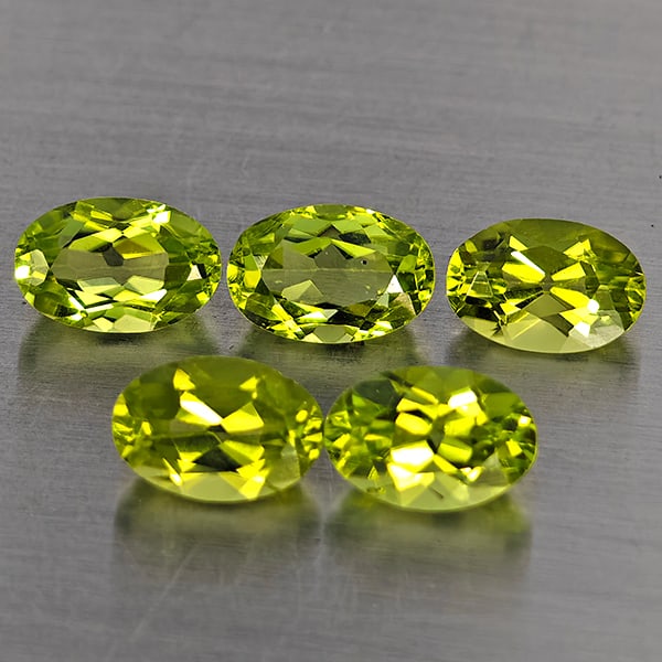 Natural Green Peridot Gemstones 2.83 Ct. 5 Pcs. Oval Shape 6.2 x 4.2 Mm.: Product ID: 805317726 Product Name: Natural Peridot Weight: 2.83 CT. Size: 6.2 x 4.2 x 3.2 MM. Shape: Oval Shape Color: Green Clarity:VSI Luster: Good Gems Origin: Pakistan Treatment: Unheated Crystal