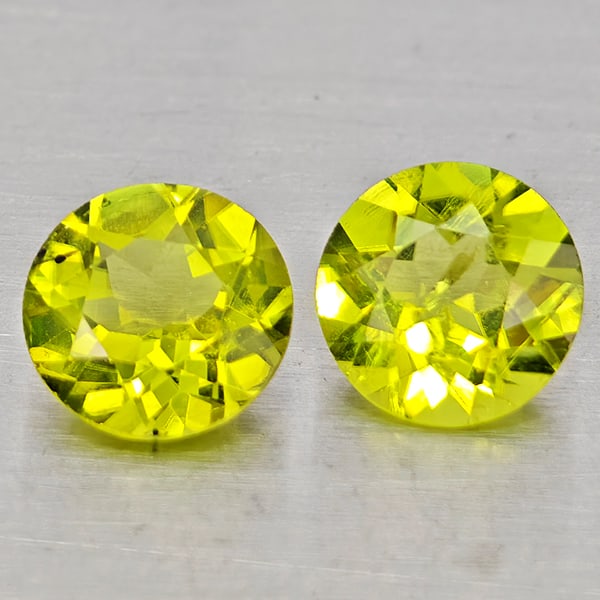 Natural Green Peridot Gemstones 1.62 Ct. 2 Pcs. Round Shape 6.1 Mm.: Product ID: 805317484 Product Name: Natural Rhodolite Weight: 1.62 CT. Size: 6.1 x 6.1 x 3.4 MM. Shape: Round Color: Green Clarity:VSI Luster: Good Gems Origin: Pakistan Treatment: Unheated Crystal St