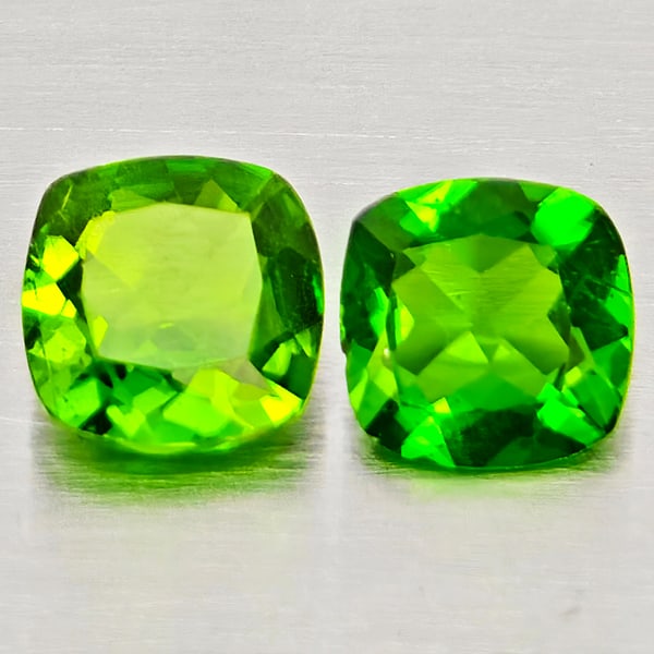 Natural Green Chrome Diopside Gemstones 0.98 Ct. 2 Pcs. Cushion Shape 5.1 Mm.: Product ID: 801608298 Product Name: Natural Chrome Diopside Weight: 0.98 CT. Size: 5.1 x 5.1 x 2.6 MM. Shape: Cushion Shape Color: Green Clarity:SI1 Luster: Good Gems Origin: Russia Treatment: Unheate