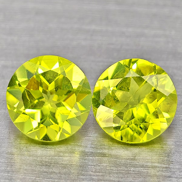 Natural Green Peridot Gemstones 1.33 Ct. 2 Pcs. Round Shape 5.2 Mm.: Product ID: 805317662 Product Name: Natural Peridot Weight: 1.33 CT. Size: 5.2 x 5.2 x 3.2 MM. Shape: Round Color: Green Clarity:VSI Luster: Good Gems Origin: Pakistan Treatment: Unheated Crystal Stru