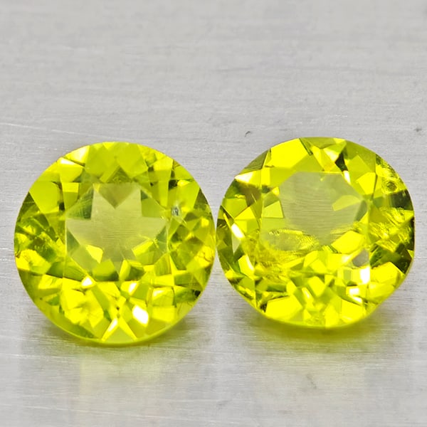 Natural Green Peridot Gemstones 1.74 Ct. 2 Pcs. Round Shape 6 Mm.: Product ID: 805317479 Product Name: Natural Rhodolite Weight: 1.74 CT. Size: 6 x 6 x 3.7 MM. Shape: Round Color: Green Clarity:VSI Luster: Good Gems Origin: Pakistan Treatment: Unheated Crystal Struct