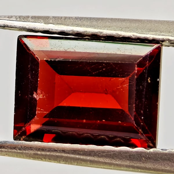 Natural Orangish Red Garnet Gemstones 1.70 Ct. Baguette Shape 7.9 x 5.9 Mm.: Product ID: 802937027 Product Name: Natural Red Garnet Weight: 1.70 CT. Size: 7.9 x 5.9 x 3.4 MM. Shape: Baguette Color: Orangish Red Clarity:VSI - SI1 Luster: Good Gems Origin: Tanzania Treatment: Un