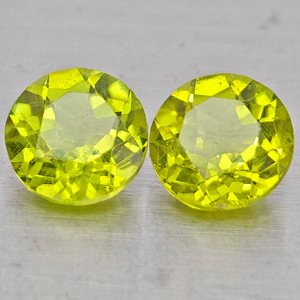 Natural Green Peridot Gemstones 1.62 Ct. 2 Pcs. Round Shape 5.9 Mm.: Product ID: 805317501 Product Name: Natural Rhodolite Weight: 1.62 CT. Size: 5.9 x 5.9 x 3.4 MM. Shape: Round Color: Green Clarity:VSI Luster: Good Gems Origin: Pakistan Treatment: Unheated Crystal St