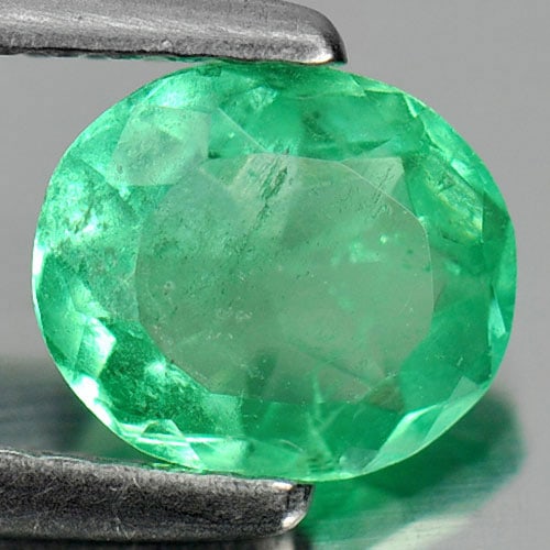 Natural Green Emerald Gemstones 0.91 Ct. Oval Shape 6.9 x 5.9 Mm. (1 of 3)