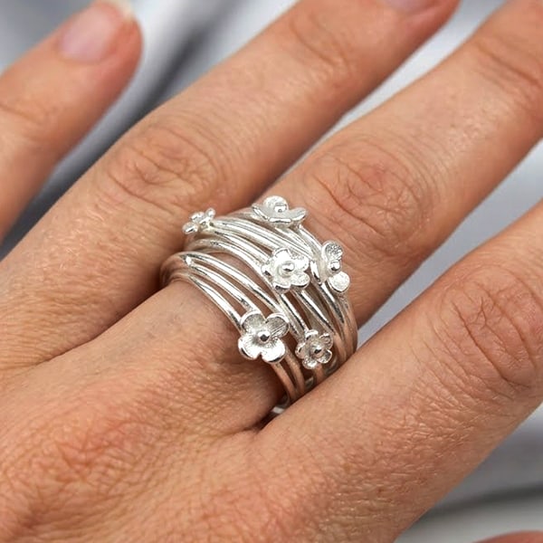 925 Sterling Silver Ring Jewelry 5.65 G. Flowers Design Size 7.5: Product ID: 280310023 Product Type: 925 Sterling Silver Fine Jewelry Jewelry Weight: 5.65 Grams. Ring Size: 7.5 Resizable(Fee) Gemstones Color: Silver Metal: Solid Silver 92.5%. Gemstone Detail: Avera
