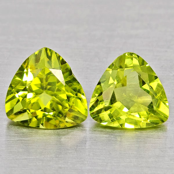 Natural Green Peridot 1.42 Ct. 2 Pcs Trilliant Shape 6 Mm Gemstone from Pakistan: Product ID: 805317556 Product Name: Natural Peridot Weight: 1.42 CT. Size: 6 x 6 x 3.8 MM. Shape: Trilliant Color: Green Clarity:SI1 Luster: Good Gems Origin: Pakistan Treatment: Unheated Crystal Stru