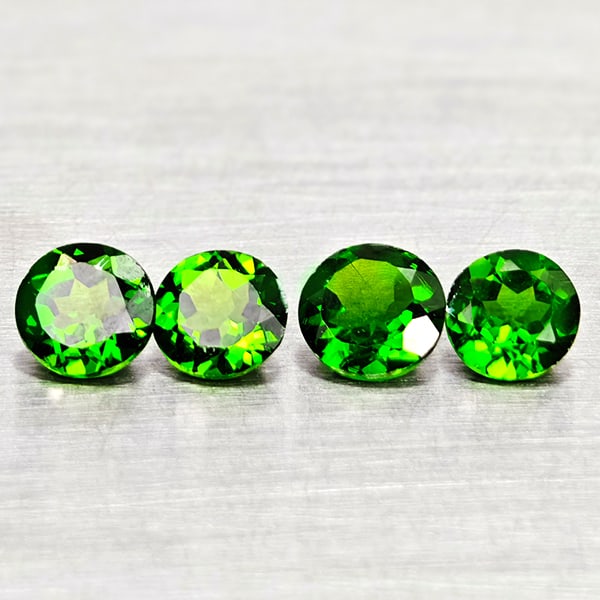 Natural Green Chrome Diopside Gemstones 1.50 Ct. 4 Pcs. Round Shape 4.8 to 2.4 Mm.: Product ID: 801608075 Product Name: Natural Chrome Diopside Weight: 1.50 CT. Size: 4.8 x 4.8 x 2.4 to 4.4 x 4.4 x 2.7 MM. Shape: Round Shape Color: Green Clarity:VSI - SI1 Luster: Good Gems Origin: Ru