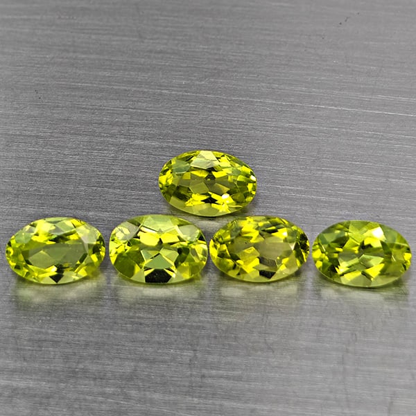 Natural Green Peridot Gemstones 2.69 Ct. 5 Pcs. Oval Shape 6.2 x 4.4 Mm.: Product ID: 805317741 Product Name: Natural Peridot Weight: 2.69 CT. Size: 6.2 x 4.4 x 3.1 MM. Shape: Oval Shape Color: Green Clarity:VSI Luster: Good Gems Origin: Pakistan Treatment: Unheated Crystal