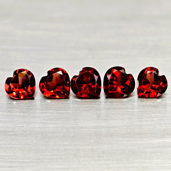 Natural Purplish Red Rhodolite Garnet Gemstones 4.86 Ct. 5 Pcs. Heart Shape 6.1 Mm.: Product ID: 802936656 Product Name: Natural Rhodolite Weight: 4.86 CT. Size: 6.1 x 6.1 x 3.8 MM. Shape: Heart Shape Color: Purplish Red Clarity:VSI Luster: Good Gems Origin: Madagascar Treatment: Unhe
