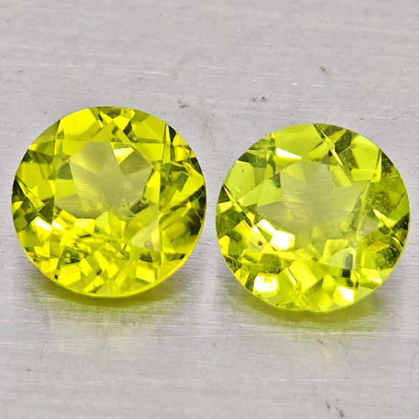 Natural Green Peridot Gemstones 1.63 Ct. 2 Pcs.Round Shape 6 Mm.: Product ID: 805317456 Product Name: Natural Rhodolite Weight: 1.63 CT. Size: 6 x 6 x 3.2 MM. Shape: Round Color: Green Clarity:VSI Luster: Good Gems Origin: Pakistan Treatment: Unheated Crystal Struct