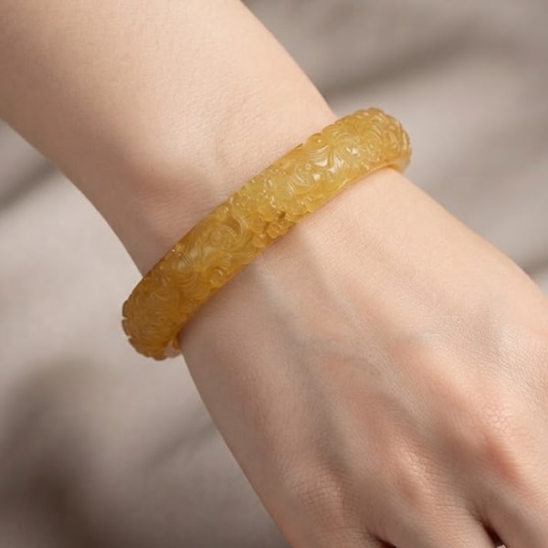 Natural Honey Jade Gemstones Bangle 350 Ct. Carving Diameter 61 Mm.: Product ID: 819816346 Product Name: Natural Gemstones Weight: 350.00 CT. Size: 75 x 14 MM. Shape: Carving Shape Color: Multi-Color Clarity:Opaque Luster: None Gems Origin: Thailand Treatment: Unheated