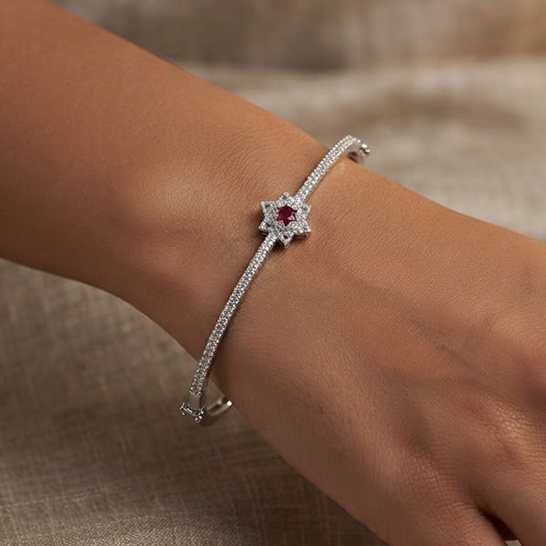 925 Sterling Silver Bangle Jewelry White Gold Plated 8.10 Grams Diameter 56 Mm.: Product ID: 280550071 Product Name: Natural Fashion Jewelry Weight: 8.10 CT. Size: 61 / 56 mm. MM. Shape: Bangle Color: Silver Clarity:None Luster: None Gems Origin: Thailand Treatment: None Crystal S