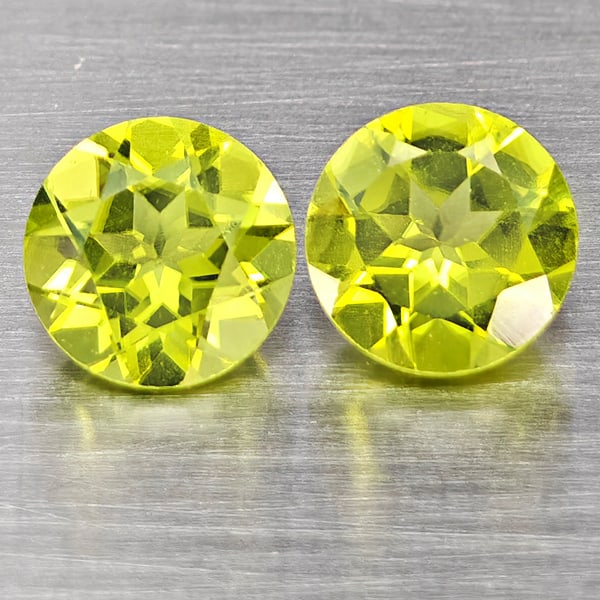 Natural Green Peridot Gemstones 1.26 Ct. 2 Pcs. Round Shape 5.2 Mm.: Product ID: 805317607 Product Name: Natural Peridot Weight: 1.26 CT. Size: 5.2 x 5.2 x 3.2 MM. Shape: Round Color: Green Clarity:VSI Luster: Good Gems Origin: Pakistan Treatment: Unheated Crystal Stru