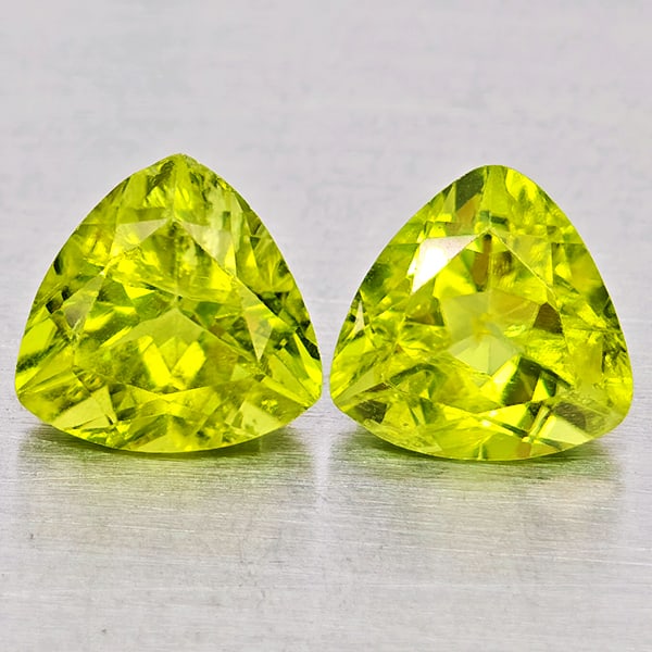 Natural Green Peridot Gemstones 1.77 Ct. 2 Pcs. Trilliant Shape 6 Mm.: Product ID: 805317571 Product Name: Natural Peridot Weight: 1.77 CT. Size: 6 x 6 x 3.8 MM. Shape: Trilliant Color: Green Clarity:SI1 Luster: Good Gems Origin: Pakistan Treatment: Unheated Crystal Stru