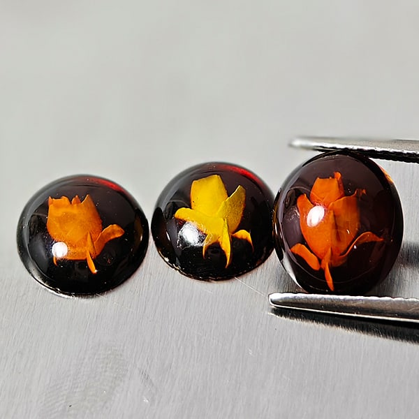 Natural Brown Yellow Amber Gemstones 2.03 Ct. 3 Pcs. Flower Carvings Oval Cabochon Shape 10 x 8.8: Product ID: 819091027 Product Name: Natural Amber Weight: 2.03 CT. Size: 10 x 8.8 x 2.9 MM. Shape: Oval Cabochon Color: Brown Yellow Clarity:Semi - Transparent Luster: Good Gems Origin: Poland Treatme