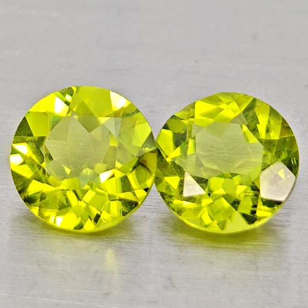 Natural Green Peridot Gemstones 1.76 Ct. 2 Pcs Round Shape 6.1 Mm.: Product ID: 805317485 Product Name: Natural Rhodolite Weight: 1.76 CT. Size: 6.1 x 6.1 x 3.5 MM. Shape: Round Color: Green Clarity:VSI Luster: Good Gems Origin: Pakistan Treatment: Unheated Crystal St