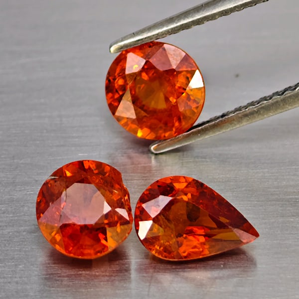 Natural Orangish Red Spessartine Garnet Gemstones 4.21 Ct. 3 Pcs. Mixed Shape and Mixed Size: Product ID: 802937934 Product Name: Natural Garnet Weight: 4.21 CT. Size: 8 x 5.5 x 3.5 to 6.4 x 6.4 x 4 MM. Shape: Mixed Shape Color: Orangish Red Clarity:SI1 Luster: Good Gems Origin: Namibia Treatm