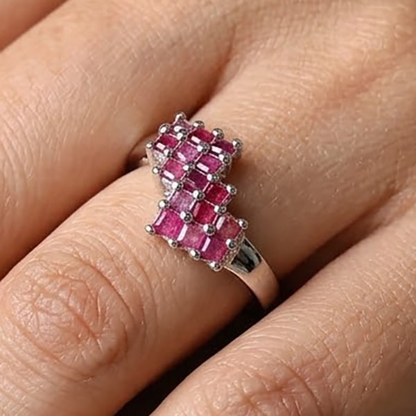 Natural Purplish Red Ruby Gemstones 925 Sterling Silver Ring Jewelry 3.04 Grams Size 9: Product ID: 200105184 Product Name: Sterling Silver Ring Product Type: 925 Sterling Silver Fine Jewelry Jewelry Weight: 3.04 Grams. Ring Size: 9 Resizable(Fee) Gemstones Color: Red Metal: Solid Silver