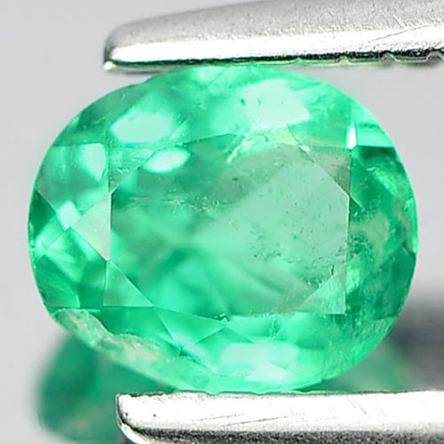 Natural Green Emerald Gemstones 0.35 Ct. Oval Shape 5.1 x 4.3 Mm. (1 of 3)
