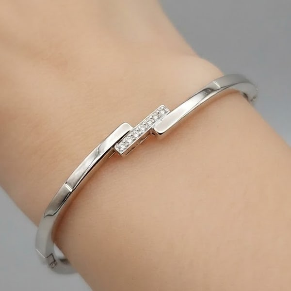 925 Sterling Silver Bangle Jewelry 8.57 Grams Diameter 54 Mm.: Product ID: 280550047 Product Type: 925 Sterling Silver Fine Jewelry Jewelry Weight: 8.57 Grams. Gemstones Color: Silver Metal: Solid Silver 92.5%. Gemstone Detail: Average Range 8.31 - 8.57 Gram Per 