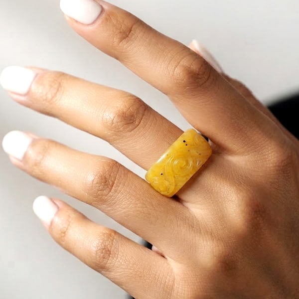 Natural Honey Gemstones 57.87 Ct. Carving Round Cabochon Shape Ring Size 7: Product ID: 819816558 Product Name: Natural Gemstones Weight: 57.87 CT. Size: None MM. Shape: Round Cabochon Shape Color: Honey and White Clarity:Semi - Transparent Luster: None Gems Origin: Thailand 