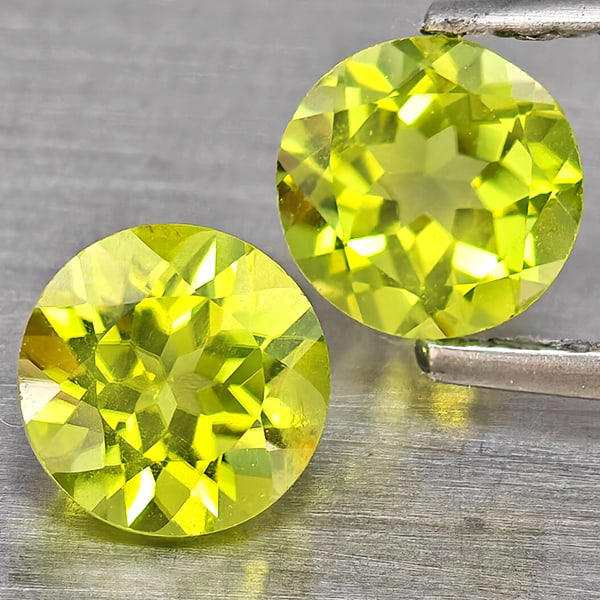Natural Green Peridot Gemstones 1.39 Ct. 2 Pcs. Round Shape 5.1 Mm.: Product ID: 805317639 Product Name: Natural Weight: 1.39 CT. Size: 5.1 x 5.1 x 3.1 MM. Shape: Round Shape Color: Green Clarity:VSI Luster: Good Gems Origin: Pakistan Treatment: Unheated Crystal Struct