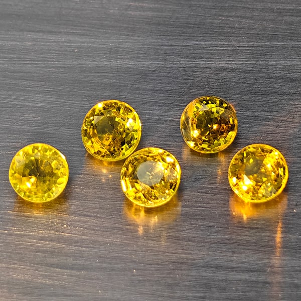 Natural Greenish Yellow Sphene Gemstones Rainbow Spark 1.44 Ct. 5 Pcs. Round Shape 3.5 Mm.: Product ID: 806509336 Product Name: Natural Sphene Weight: 1.44 CT. Size: 3.5 x 3.5 x 2.5 MM. Shape: Round Shape Color: Greenish Yellow Titanium Ranibow Spark Clarity:SI1 Luster: Good Gems Origin: Mad