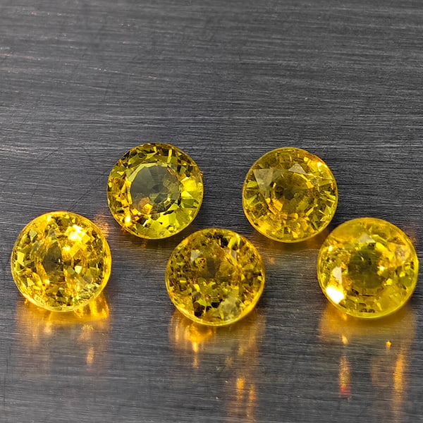 Natural Greenish Yellow Titanium Sphene Gemstones Rainbow Spark 1.62 Ct. 5 Pcs. Round Shape 4 Mm.: Product ID: 806509354 Product Name: Natural Sphene Weight: 1.62 CT. Size: 4 x 4 x 2.6 MM. Shape: Round Shape Color: Greenish Yellow Titanium Ranibow Spark Clarity:SI1 Luster: Good Gems Origin: Madagas