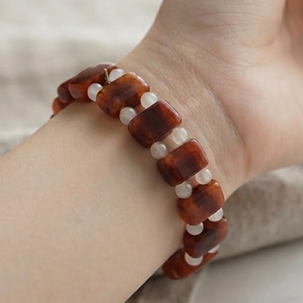 Natural Honey and White Jade Gemstones 251.74 Ct. Beads Flexibility Bracelet and Mixed Size: Product ID: 819816524 Product Name: Natural Gemstones Weight: 251.74 CT. Size: 55 MM. Shape: Mixed Shape Color: Honey and White Clarity:Semi - Transparent Luster: None Gems Origin: Thailand Treatment:
