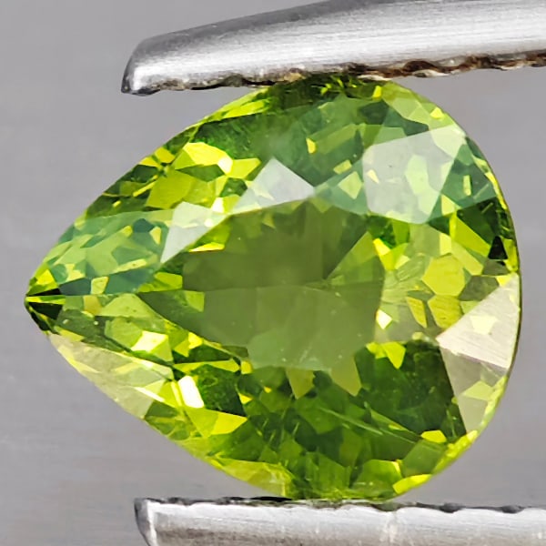 Natural Green Apatite Gemstones 0.94 Ct. Pear Shape 7 x 6 Mm. (1 of 3)
