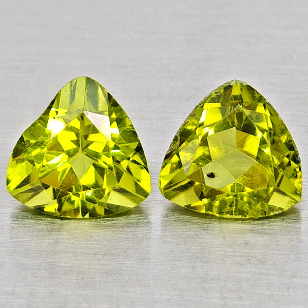 Natural Green Peridot Gemstones 1.72 Ct. 2 Pcs. Trilliant Shape 6 Mm. (1 of 3)