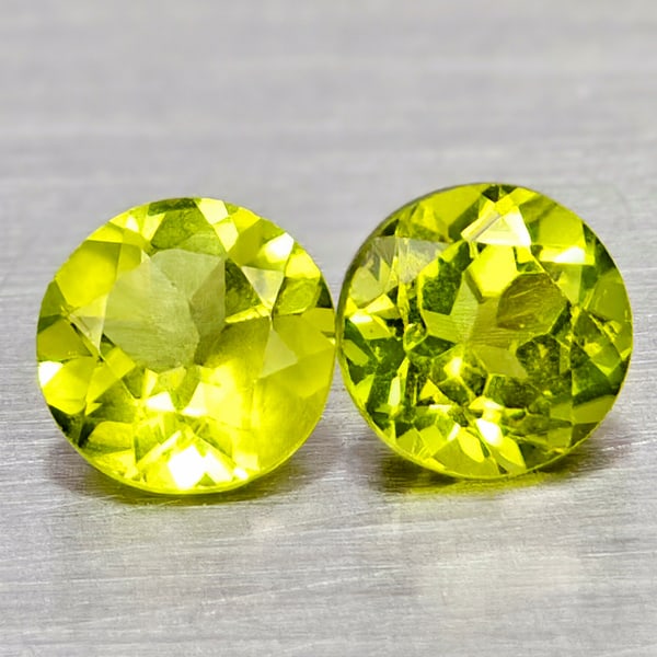 Natural Green Peridot Gemstones 1.14 Ct. 2 Pcs. Round Shape 5.1 Mm.: Product ID: 805317127 Product Name: Natural Peridot Weight: 1.14 CT. Size: 5.1 x 5.1 x 2.8 MM. Shape: Round Color: Green Clarity:VSI - SI1 Luster: Good Gems Origin: Pakistan Treatment: Unheated Crysta