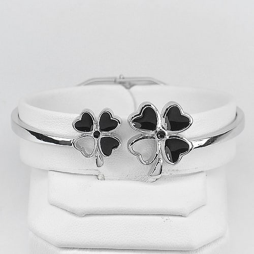 925 Sterling Silver Bangle 17.70 Grams Black Enamel Diameter 56 mm.: Product ID: 280550024 Product Name: Sterling Silver Bangle Product Type: 925 Sterling Silver Fine Jewelry Jewelry Weight: 17.70 Grams. Gemstones Color: Silver Metal: Solid Silver 92.5%. Gemstone Detai