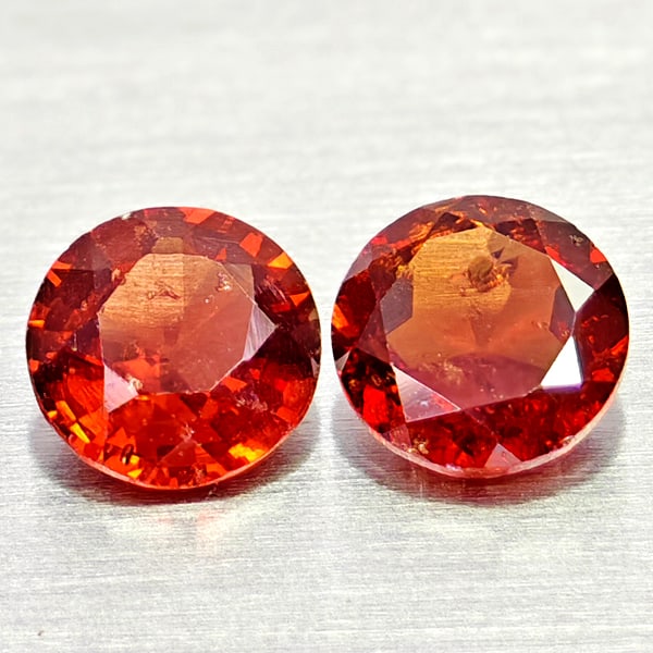 Natural Orangish Red Garnet Gemstones 1.06 Ct. 2 Pcs. Round Shape 5 Mm.: Product ID: 802936715 Product Name: Natural Red Garnet Weight: 1.06 CT. Size: 5 x 5 x 2.4 MM. Shape: Round Shape Color: Orangish Red Clarity:VSI - SI1 Luster: Good Gems Origin: Tanzania Treatment: Unh
