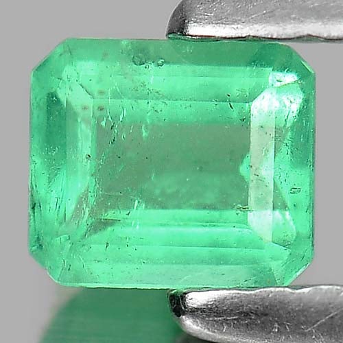 Natural Green Emerald Gemstones 0.34 Ct. Octagon Shape 5 x 4.3Mm.: Product ID: 802403359 Product Name: Natural Emerald Weight: 0.34 CT. Size: 5 x 4.3 x 3 MM. Shape: Octagon Color: Green Clarity:SI Luster: Good Gems Origin: Columbia Treatment: Unheated Crystal Structu