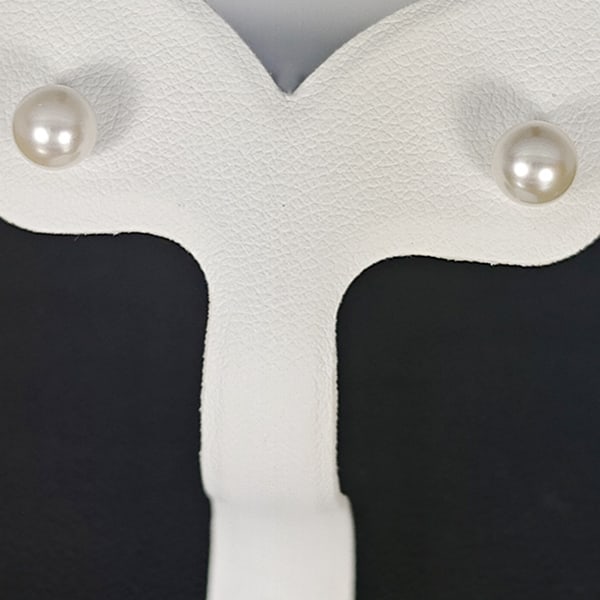 Natural White Akoya Pearl 6 Mm. With Platinum Earring Jewelry 1.0 Grams: Product ID: 805206473 Product Type: Platinum Jewelry Jewelry Weight: 1.00 Grams. Gemstones Color: White Metal: Platinum. Gemstone Detail: Akoya Pearl At Your Service: At Treasure of Gems & Jewelry, ou