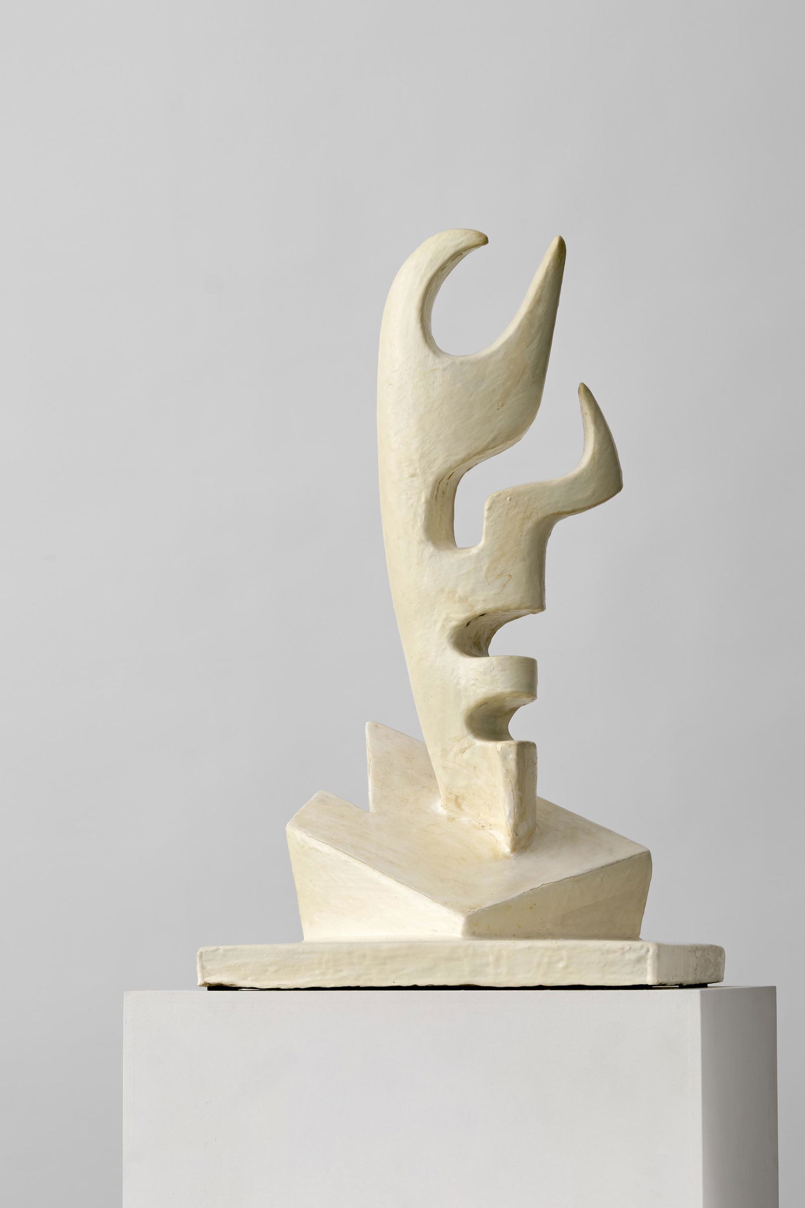 Maurice Carlier (Belgian, 1894 - 1976): Maquette for the Unknown Political Prisoner - 1951-1952 Lacquered plaster - 58 x 33,5 x 33,5 cm Provenance: Private collection, Belgium Exhibited: Maurice Carlier. Licht in Beweging, FelixArt Museum,