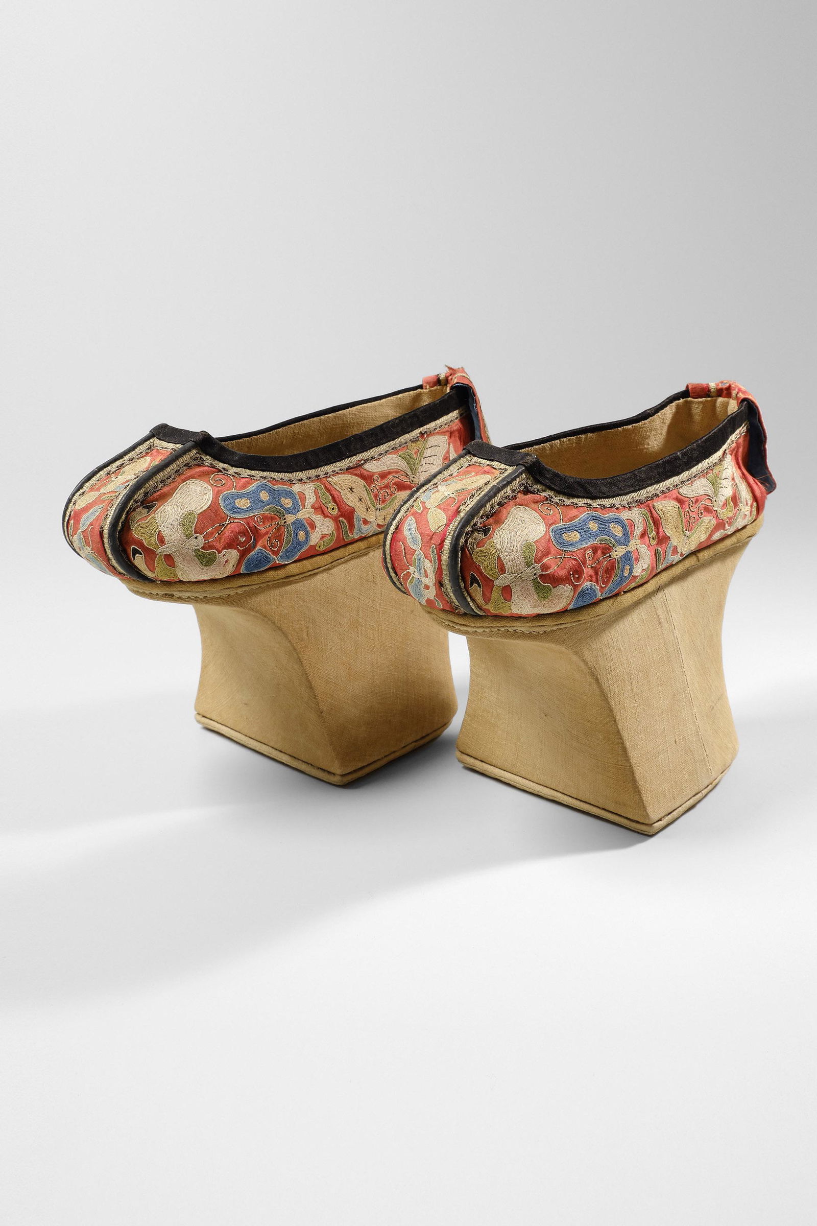 Manchu Platform Shoes "Xie" (1 of 5)