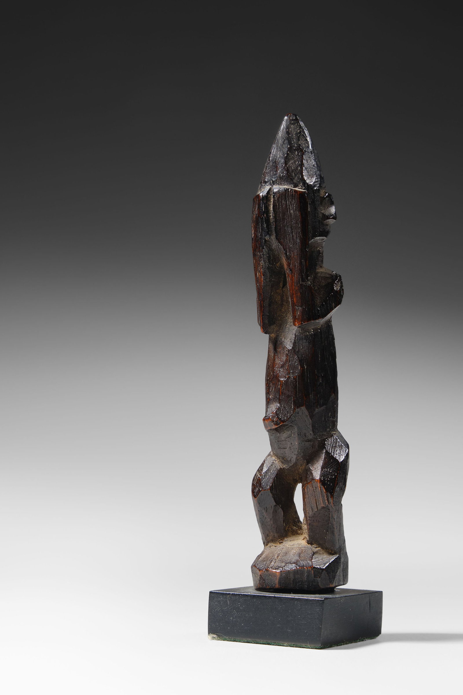 Dogon Figure: Mali Wood, 10,3 cm Provenance: The Arcade Gallery, London