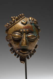 Baule / Akan Gold Weight: Ivory Coast Bronze, 7 cm Provenance: Private collection, Belgium Published: Karl-Ferdinand Schaedler, Earth and Ore. 2500 Years of African Art in Terra-cotta and Metal, Munich, Panterra Verlag,