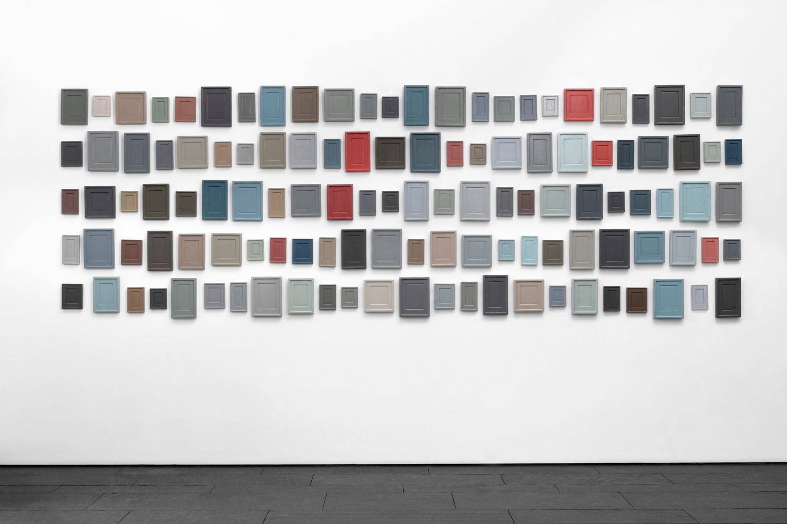 Allan McCollum (American, 1944): 120 plaster surrogates n°3 (1982-1988) Enamel on hydrostone140 x 420 cmSigned, dated, and numbered on the verso of each piece Provenance: Galerie Salama Caro, London – MadridBACOB Bank,