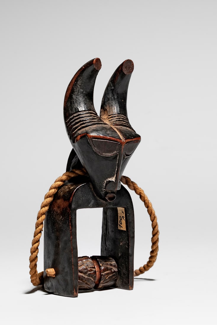‡ Senufo Heddle Pulley: Ivory Coast Wood 17 cm Provenance: Pierre Vérité (1900-1993) Collection, Paris Claude Vérité (1929-2018) Collection, Paris Enchères Rive Gauche,