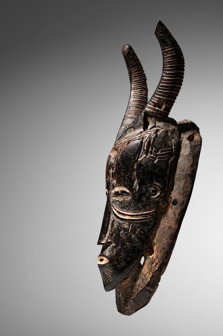 Guro Mask: Ivory Coast Wood, mineral pigments 35 cm Provenance: Mître Loiseau Collection, Paris Ader-Picard-Tajan, Paris, 24 March 1981, lot 151 Tajan, Paris, 13 March 2002, lot 71