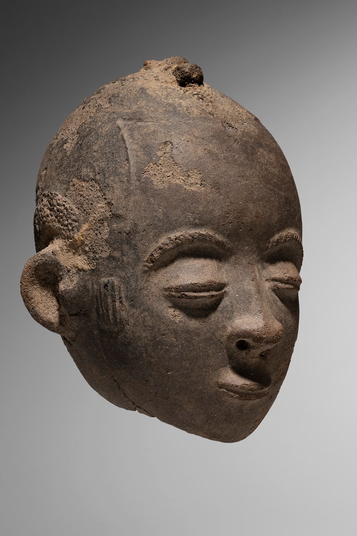 Akan Head: Ghana Terracotta 21 x 16 x 17 cm Provenance: Private collection, Belgium