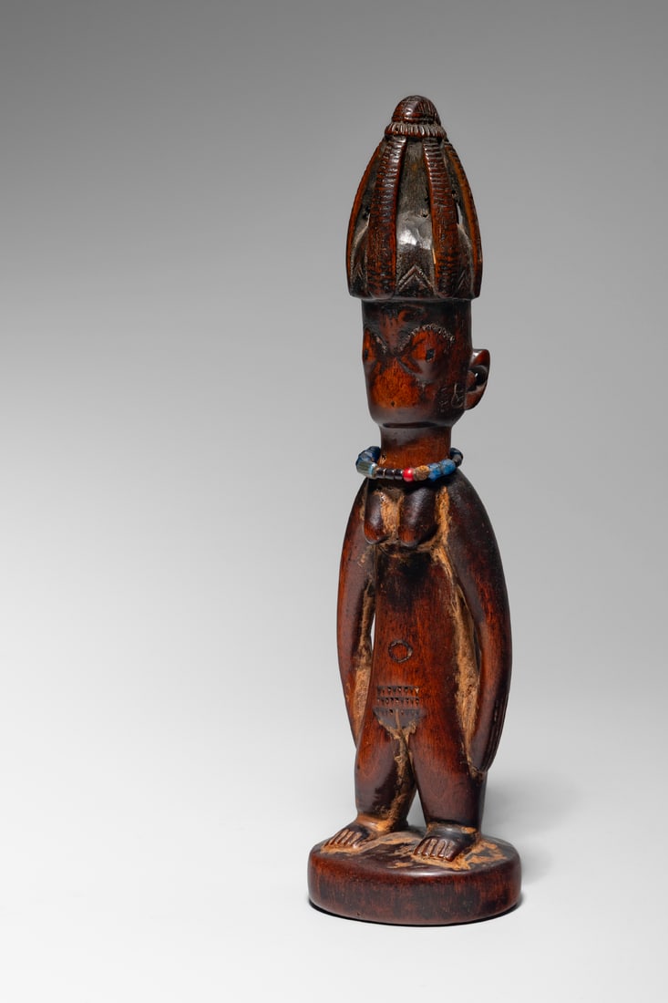 Ibeji Figure: Nigeria, Yoruba Wood, pigment, and beads 26,5 cm Provenance: Kenneth John Hewett (1919-1994) Collection, London/Bog Farm Christie's, London, Tribal Art, 6 December 1995, lot 88 Philippe